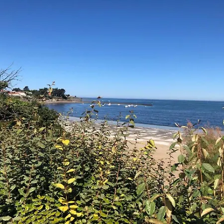 Maison Avec Jardin A 150 M De La *