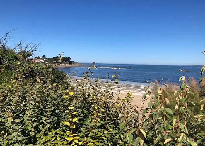 Maison Avec Jardin A 150 M De La *