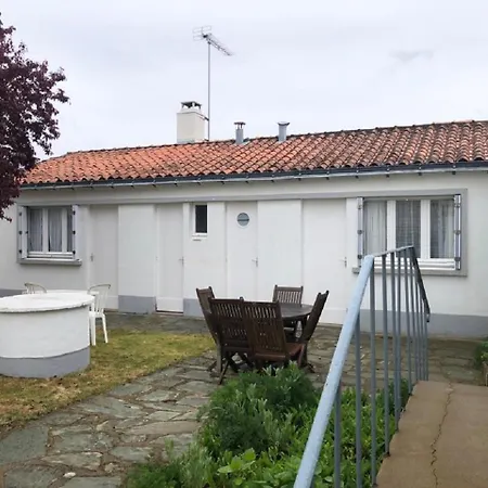 Holiday home Maison Avec Jardin A 150 M De La