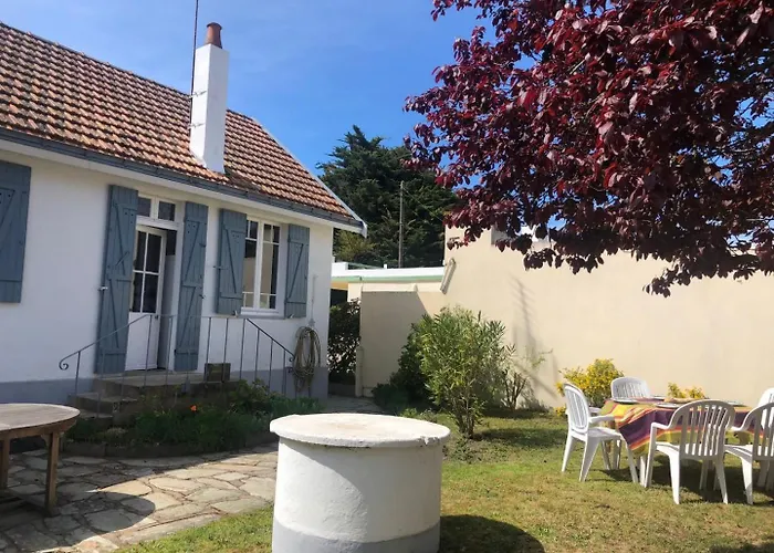 Maison Avec Jardin A 150 M De La